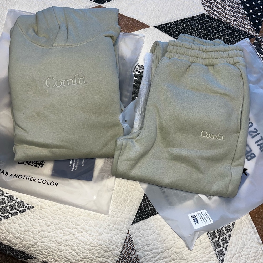 Comfrt Hoodie and Sweatpants Set - Picture 7 of 7